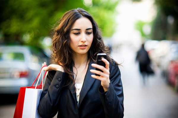 1342443021_woman-running-errands-smartphone.jpg 1342443021_woman-running-errands-smartphone.jpg