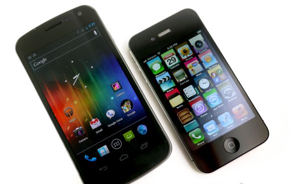 1344435955_galaxynexusiphone4s-580x3991.png