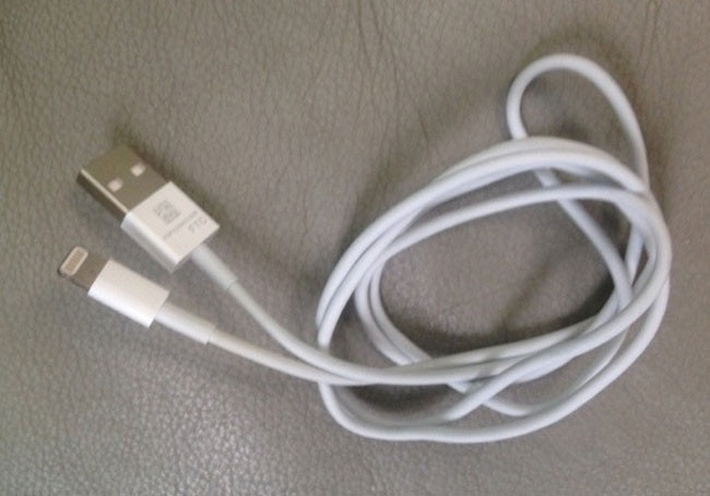 1345724241_iphone-5-cable.jpg 1345724241_iphone-5-cable.jpg