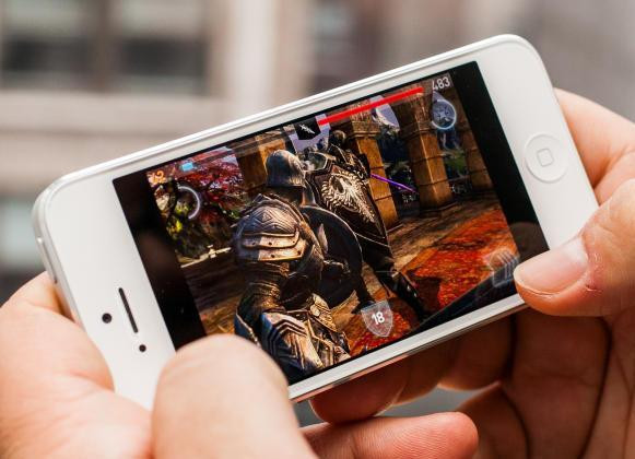 1349181991_iphone-5-game-play.jpg