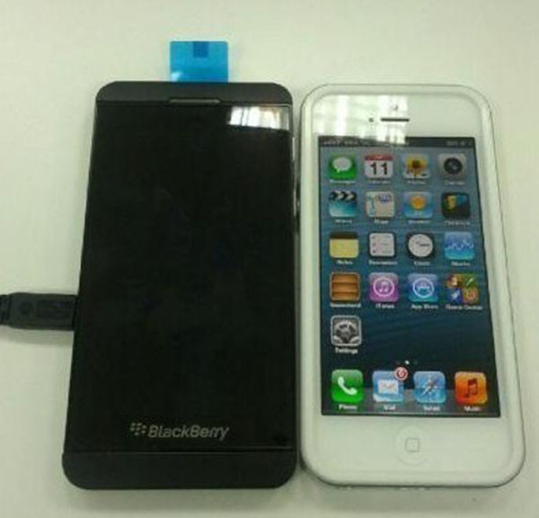 1353075536_bb10vsiphone.jpg