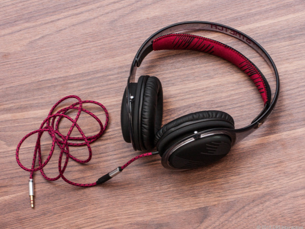 1360326413_philipsoneilheadphones3455567102620x466.jpg 1360326413_philipsoneilheadphones3455567102620x466.jpg