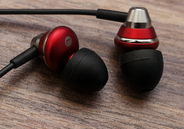 1360326556_apprphje355earphones620x433.jpg 1360326556_apprphje355earphones620x433.jpg