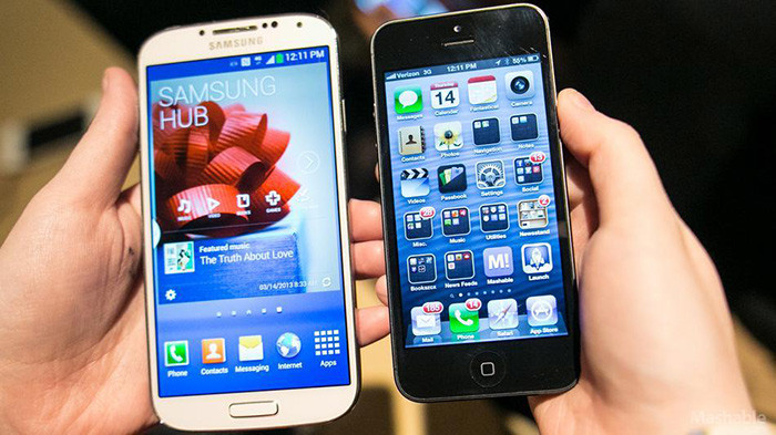 1377697696_galaxy-s-4-vs-iphone.jpg