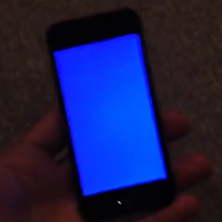 1381521236_watch-as-an-apple-iphone-shows-the-blue-screen-of-death.jpg