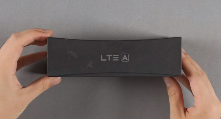 1384426197_lg-g-flex-unboxing.jpg