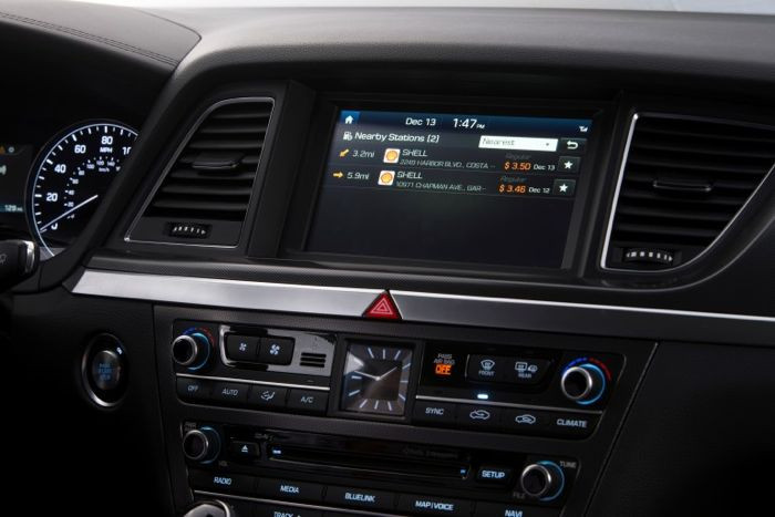 1389092798_2015-hyundai-genesis-3.jpg