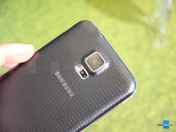 1393276648_samsung-galaxy-s5-hands-on-images-012.jpg