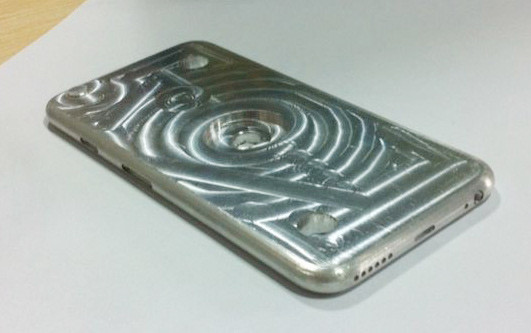 1400834435_iphone6mold2.jpg