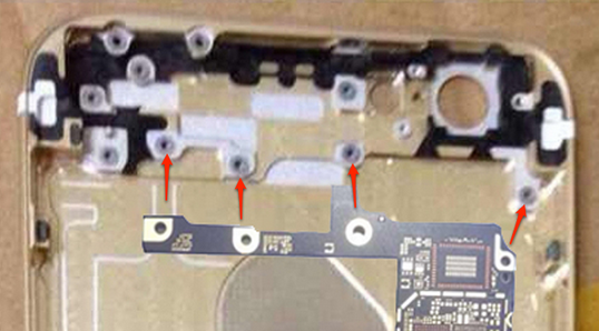 1406402709_leaked-logic-board-fits-perfectly-into-leaked-iphone-6-rear-shell.jpg