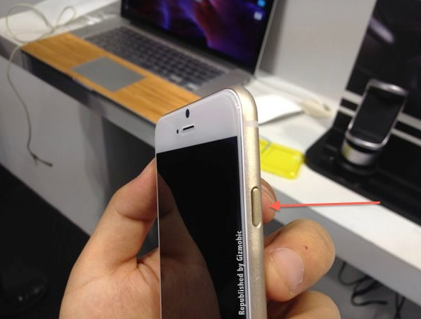 1408820287_photos-allegedly-showing-the-apple-iphone-6-confirms-the-protruding-rear-camera-3.jpg