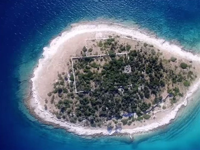 1428753890_marko-vrdoljaks-floating-memories-shows-stunning-drone-footage-of-islands.jpg
