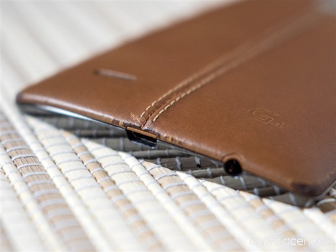 1439994119_lg-g4-leather-back-covers-after-some-use-3.jpg