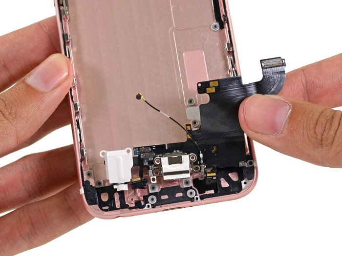 1443265110_apple-iphone-6s-teardown-23.jpg