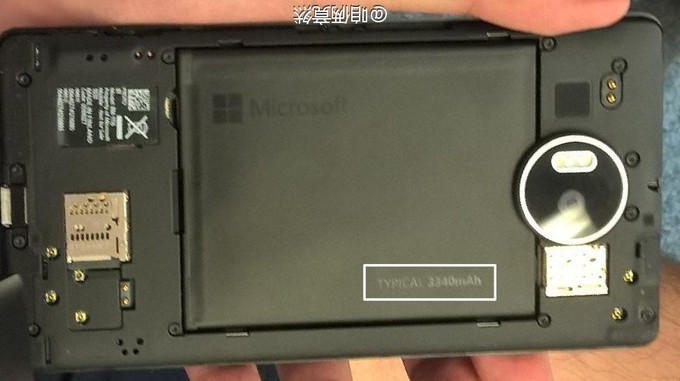 1444043867_lumia-950-xl-removable-battery.jpg
