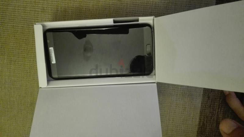 1455617681_purported-galaxy-s7-leaks-in-dubai-with-prices-and-box-contents.jpg