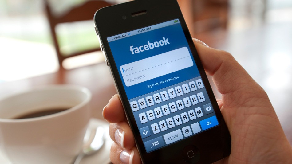 1458143385_facebook-iphone.jpg