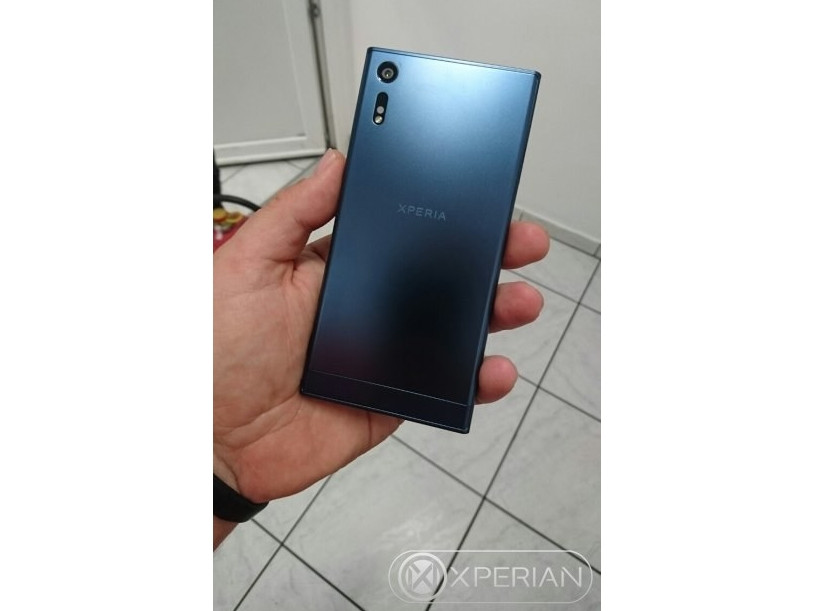 1469628575_leaked-photos-allegedly-showing-the-sony-xperia-f8331.jpg