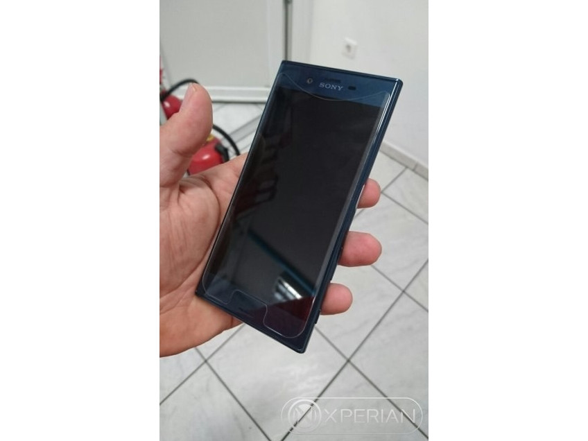 1469628586_leaked-photos-allegedly-showing-the-sony-xperia-f8331-1.jpg