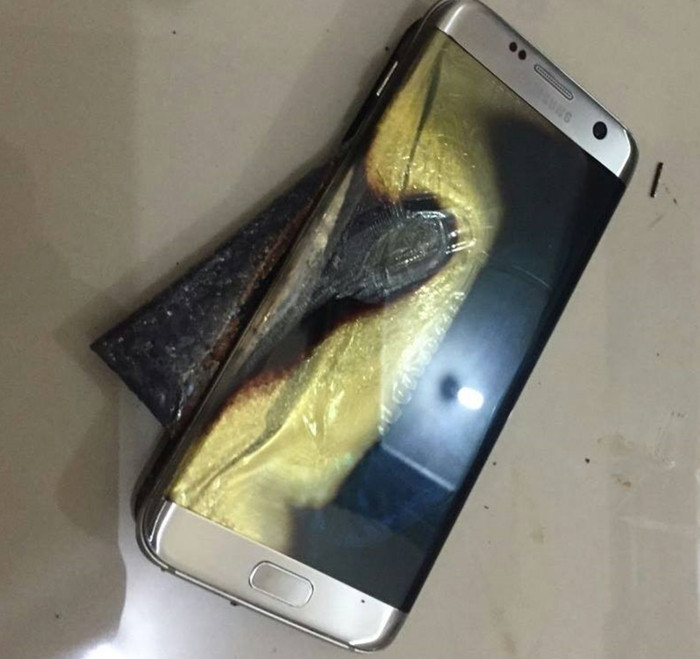 1472925015_samsung-galaxy-s7-edge-catches-on-fire-while-being-recharged.jpg