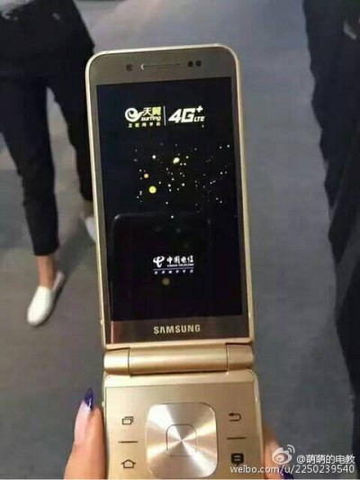 1474271897_live-images-of-samsungs-high-end-android-powered-clamshell-phone.jpg