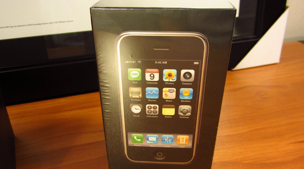 1481540680_original-apple-iphone-in-a-sealed-box-goes-for-big-bucks-at-ebay.jpg-4.png