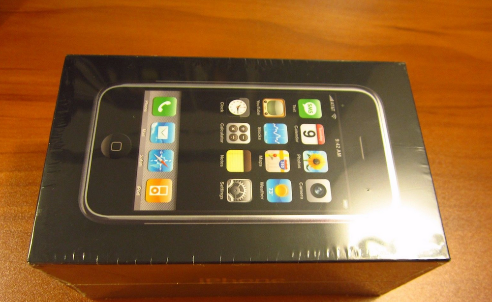 1481540700_original-apple-iphone-in-a-sealed-box-goes-for-big-bucks-at-ebay.jpg-3.png