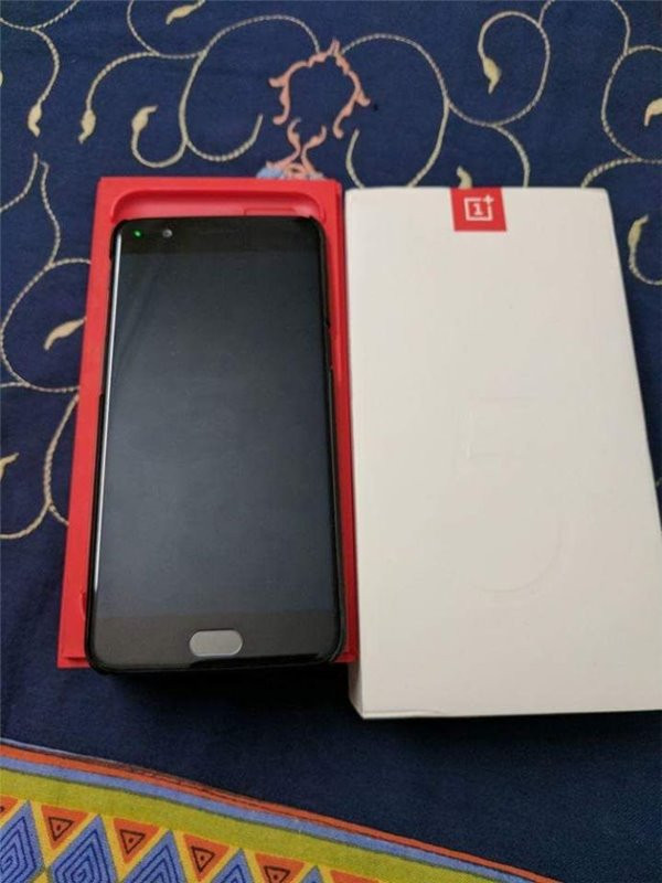 1497939617_oneplus-5-hands-on-leak1.jpg